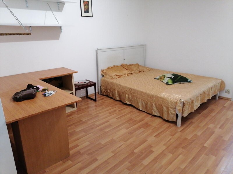 Titan, metrou Costin Georgian, etaj 7/10, libera,