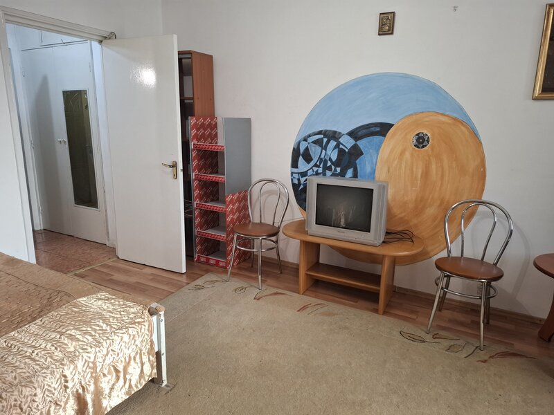 Titan, metrou Costin Georgian, etaj 7/10, libera,