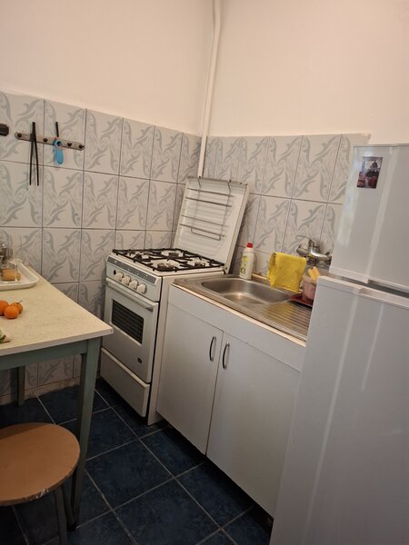 Titan, metrou Costin Georgian, etaj 7/10, libera,