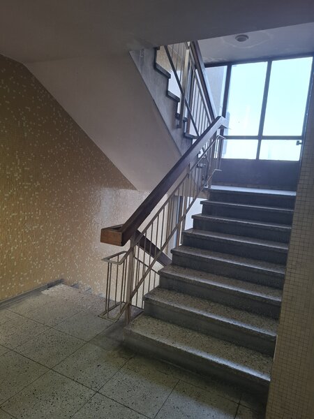 Titan, metrou Costin Georgian, etaj 7/10, libera,